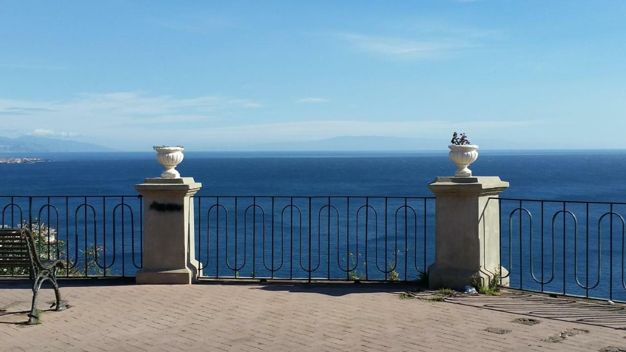 L.T. Metis Hotel Acireale Exterior photo
